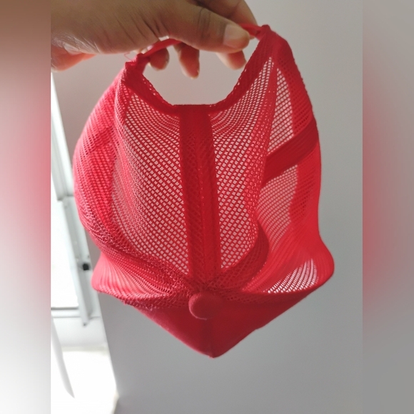 Red Cap ❤️ - Picture 8 of 10